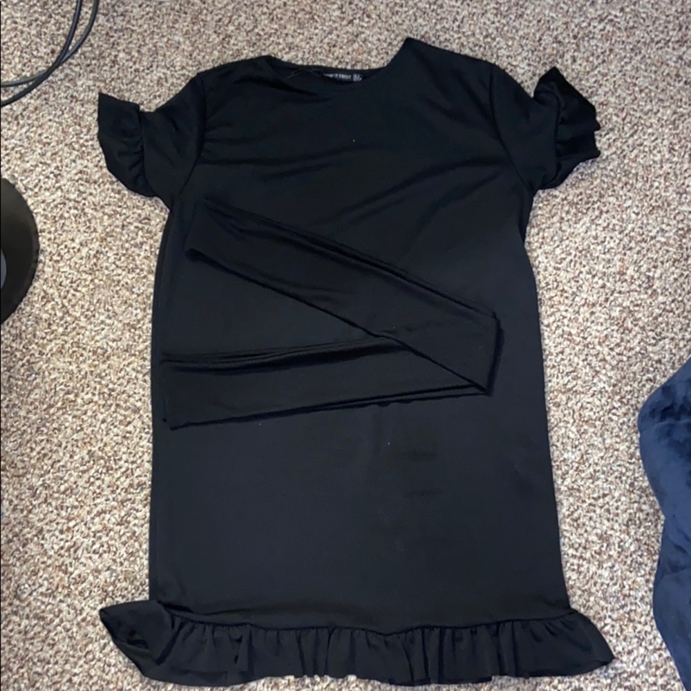 Cute black with black tie around the waist